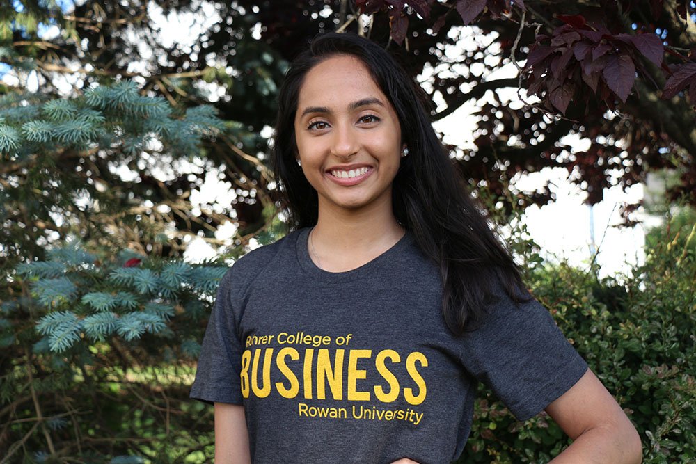 Headshot of Shivani, in a Rowan Business t-shirt